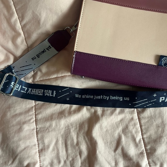 BTS Ita pin bag from Serendipity Parade - Picture 4 of 6